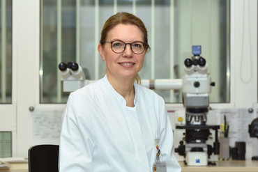 Prof. Dr. med. Christina Mitteldorf,  Leiterin der Dermatohistologie